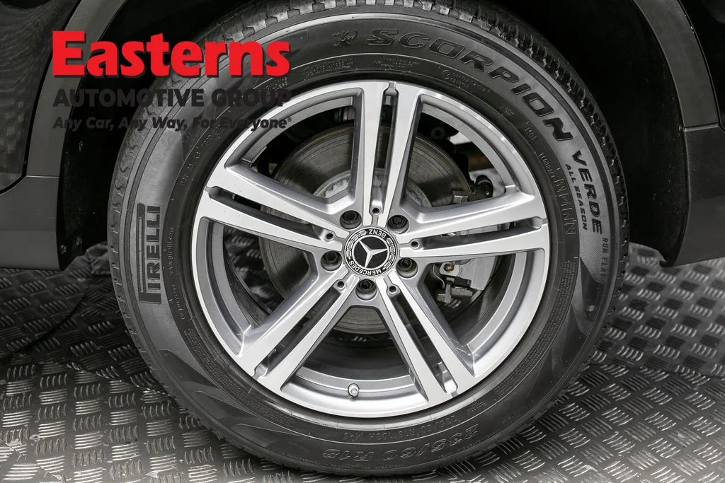 Used 2022 Black Mercedes-Benz GLC 300 image 8
