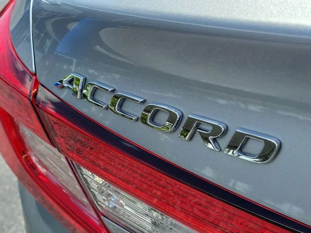 Used 2022 Silver Honda EX-L image 7