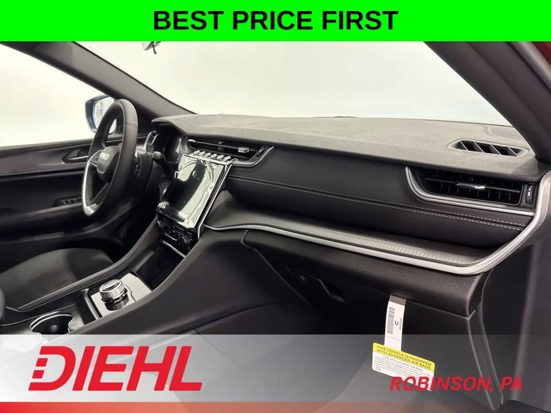 New 2026 Velvet Red Pearl-Coat Exterior Paint Jeep Laredo image 17
