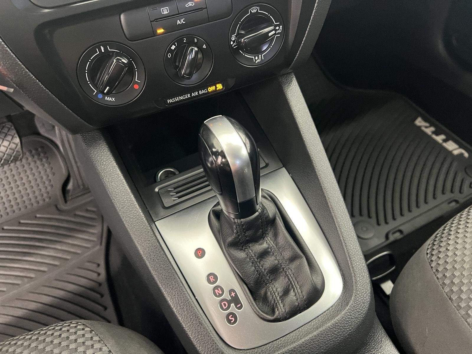 Used 2014 Platinum Gray Metallic Volkswagen S image 20