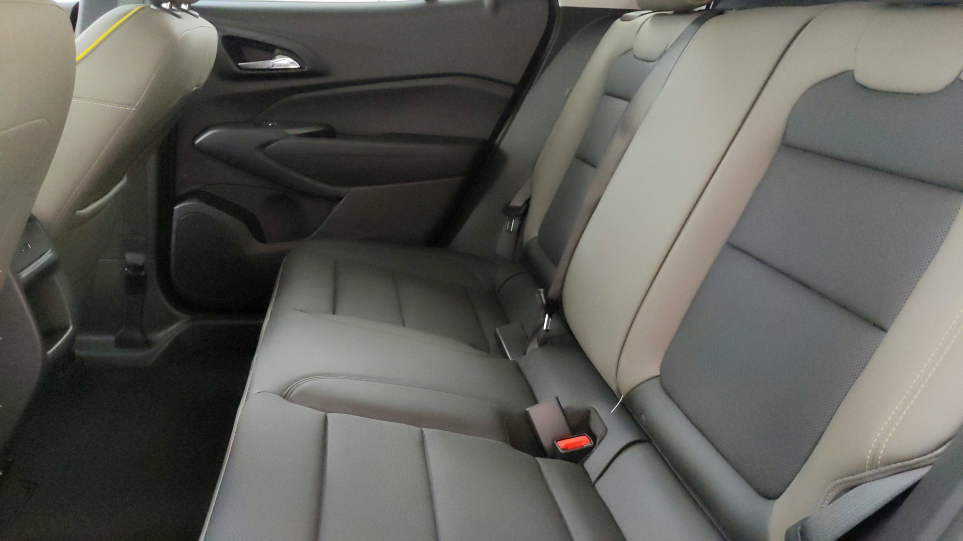 New 2026 Mosaic Black Metallic Chevrolet ACTIV image 15