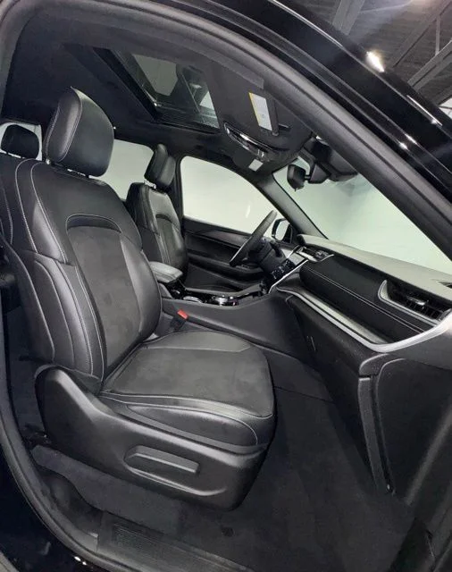 Used 2023 Black Jeep Altitude X image 17