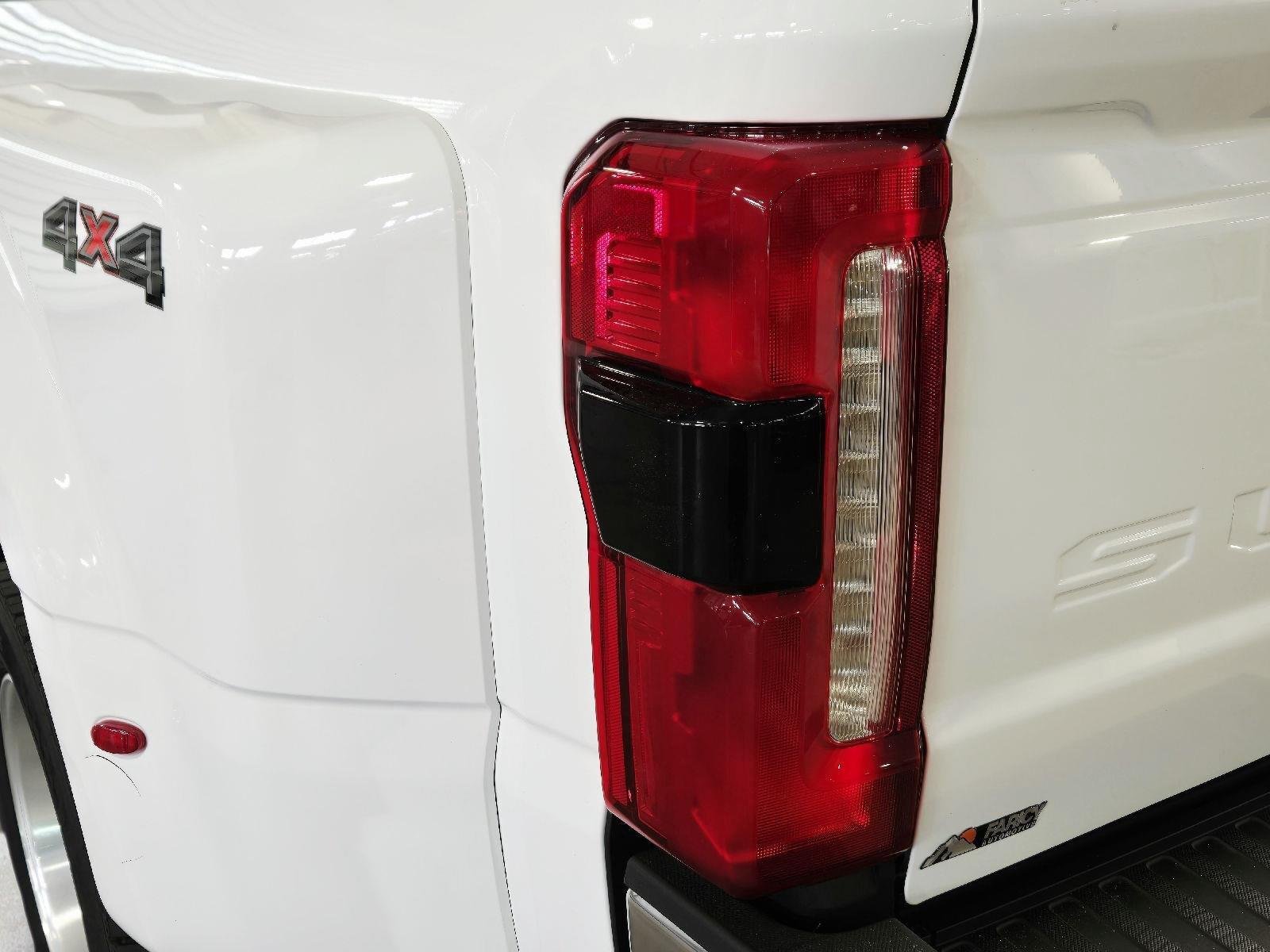 Used 2025 Oxford White Ford LARIAT image 14