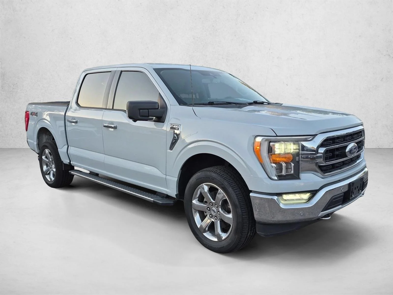 Used 2021 Space White Metallic Ford XLT image 3