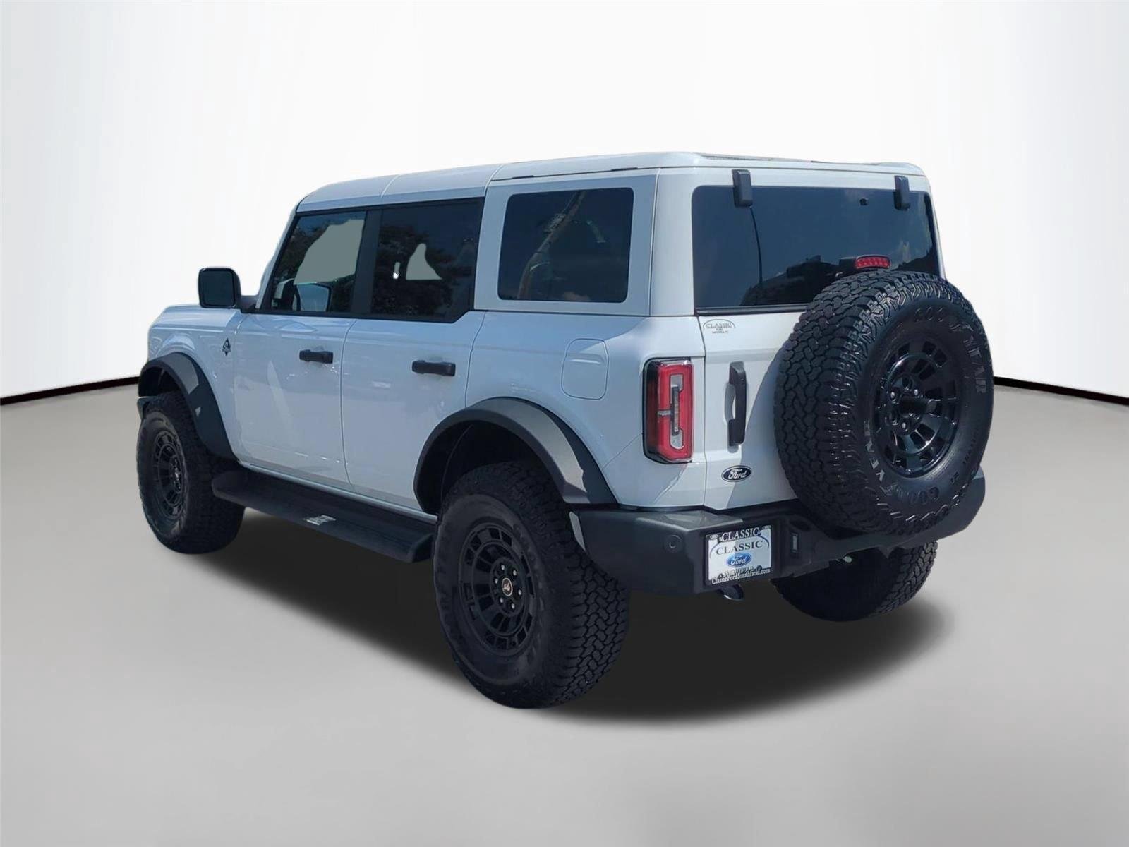 Used 2026 Oxford White Clearcoat Ford Outer Banks image 3