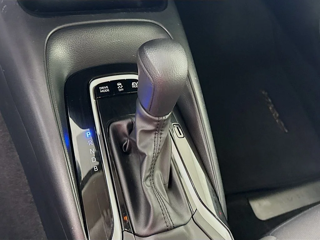 Used 2024 Wind Chill Pearl Toyota Hybrid LE image 15
