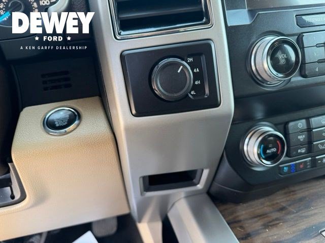 Used 2019 White Platinum Clearcoat Metallic Ford LARIAT image 15
