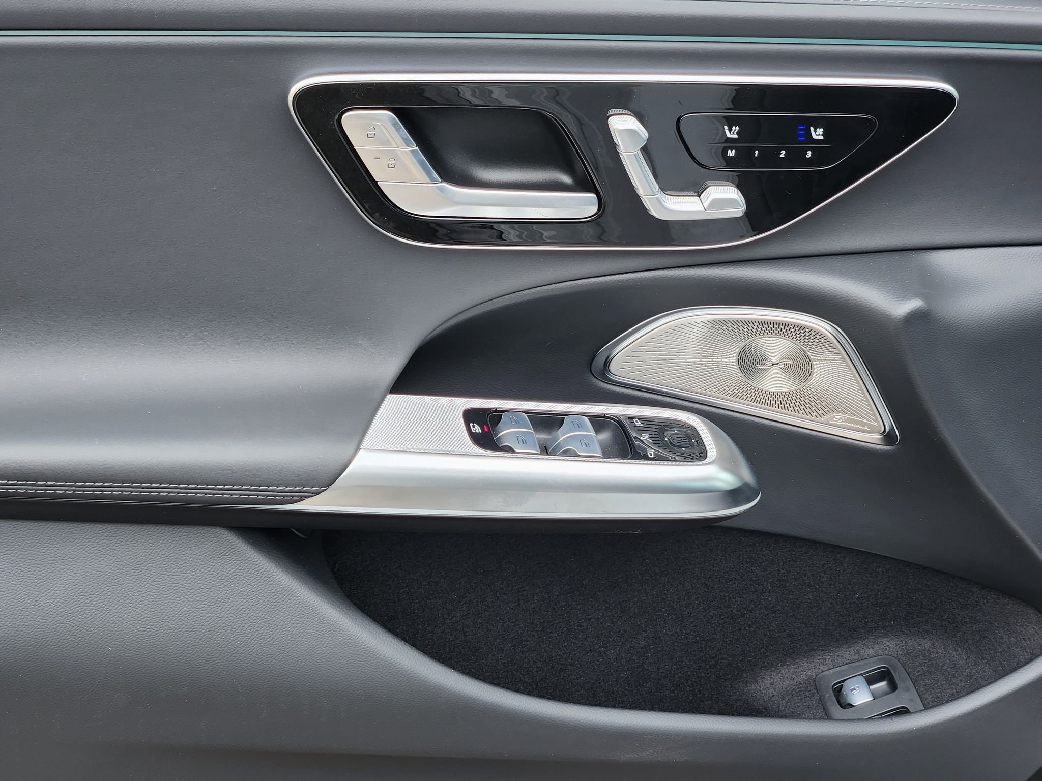 New 2027 MANUFAKTUR Alpine Grey Mercedes-Benz AMG® E 53 4MATIC image 13