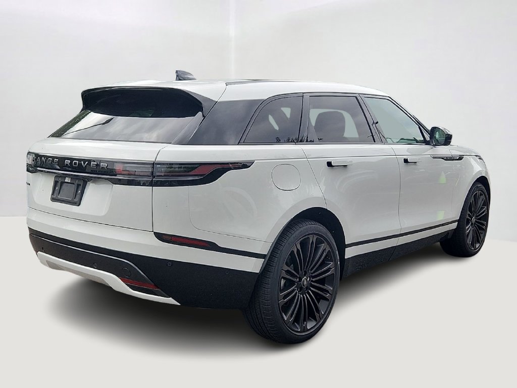 New 2026 Fuji White Land Rover P250 Base image 3