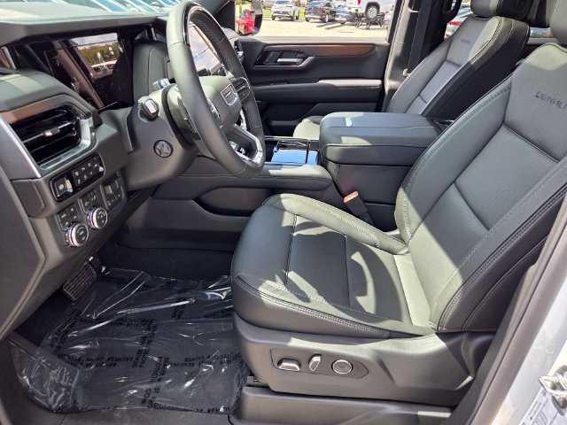 2026 GMC Yukon Denali - Photo 6