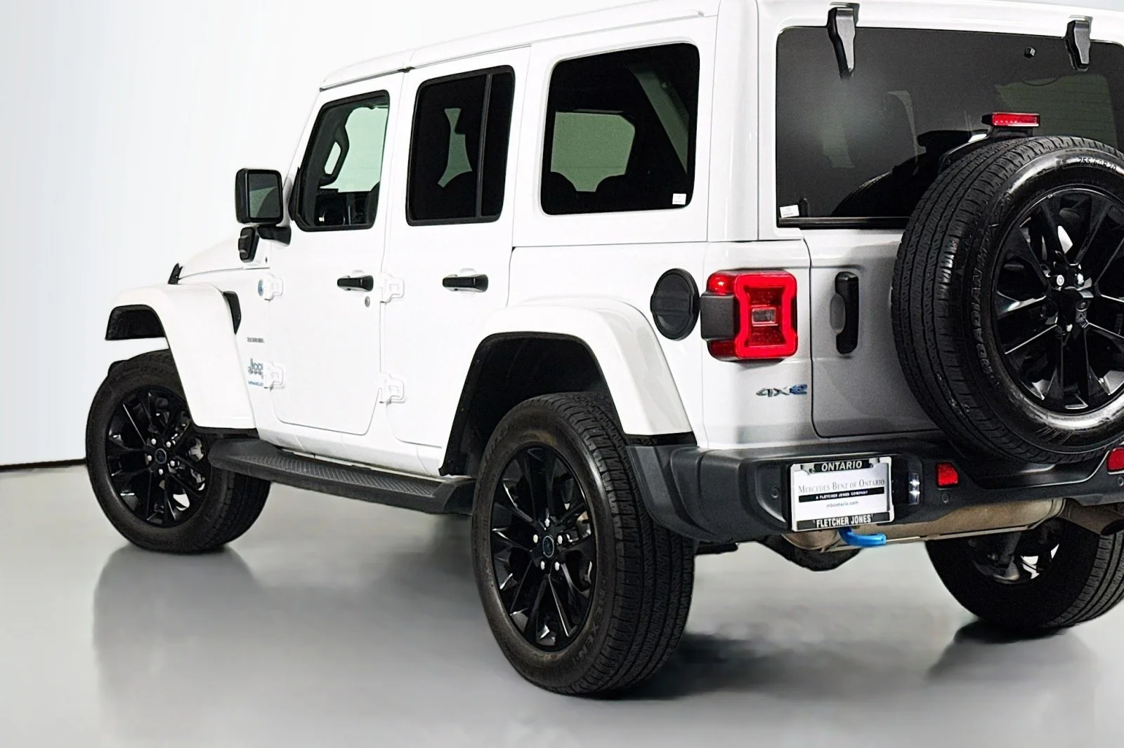 Used 2024 BRIGHT WHITE Jeep Sahara image 14