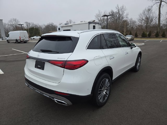 New 2026 Polar White Mercedes-Benz GLC300 image 3