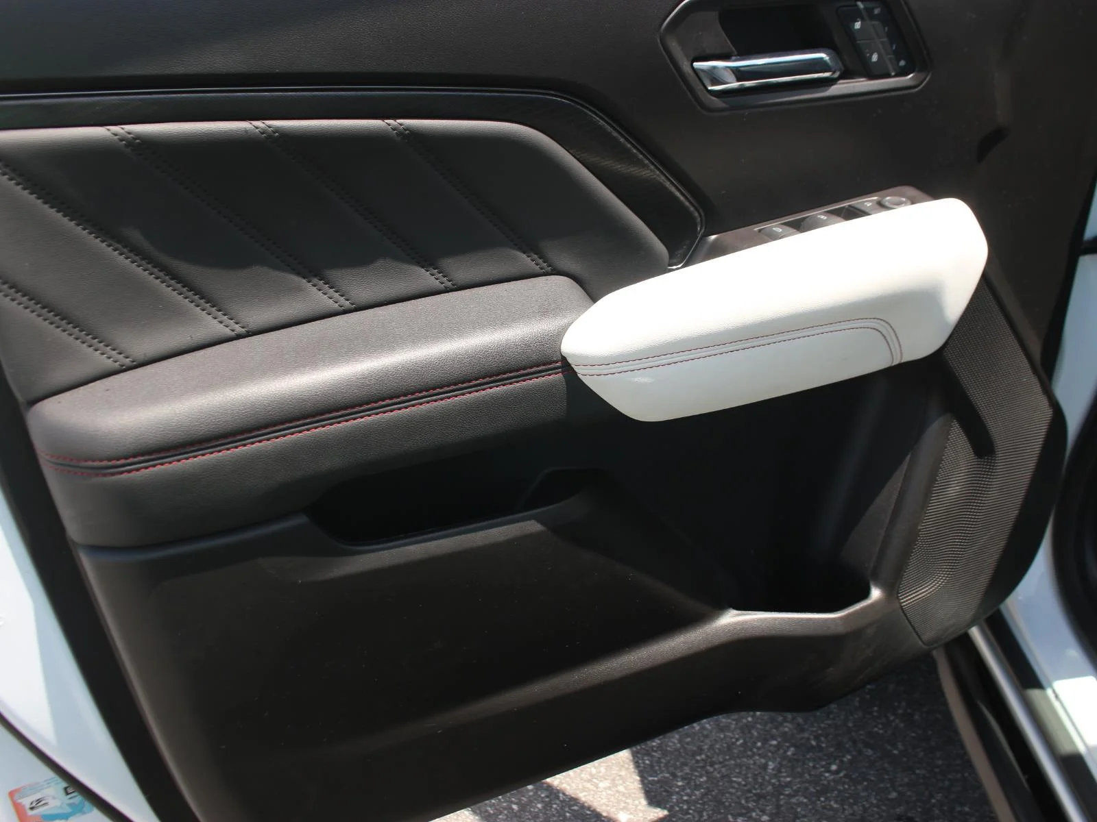 Used 2024 Summit White GMC AT4X image 18