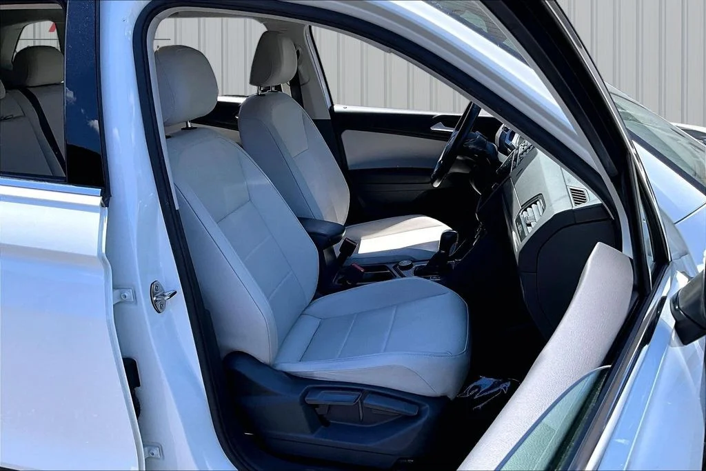 Used 2019 White Volkswagen 2.0T SE image 28