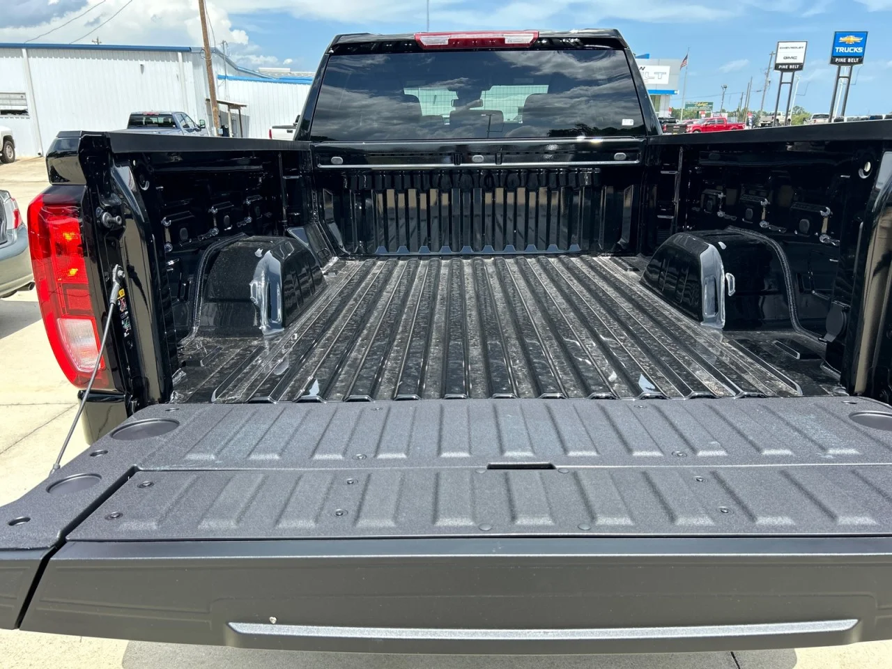 New 2026 Onyx Black GMC Elevation image 7
