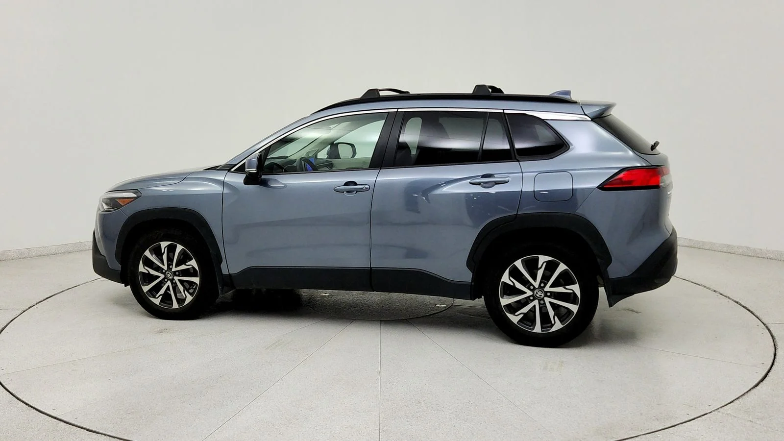 Used 2023  Toyota XLE image 4