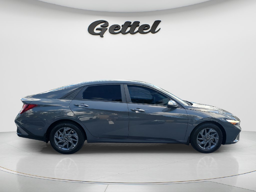 Used 2024 Gray Hyundai SEL image 4
