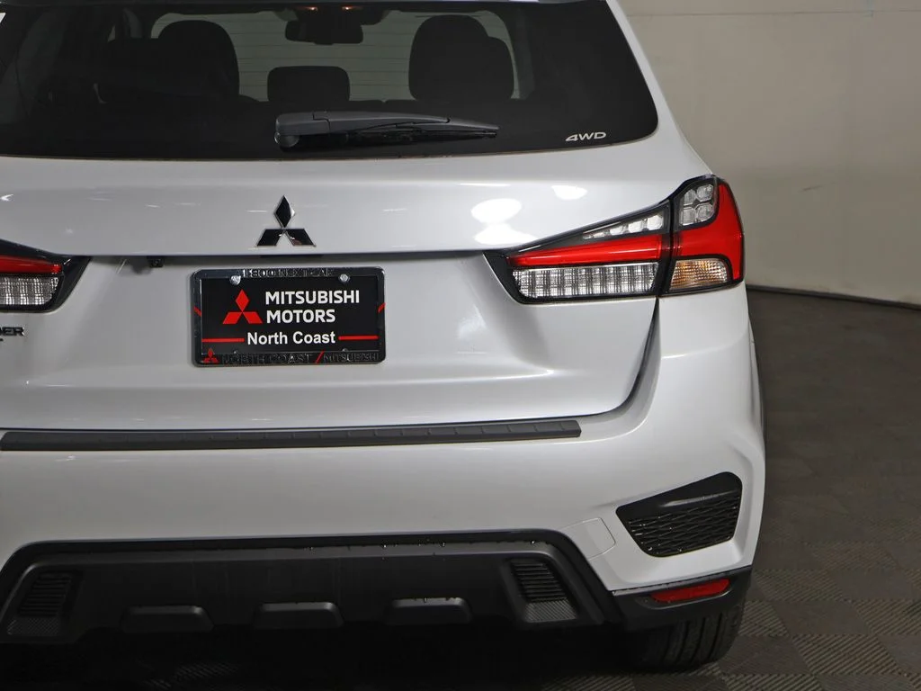 New 2027 White Mitsubishi 2.0 ES AWC image 13