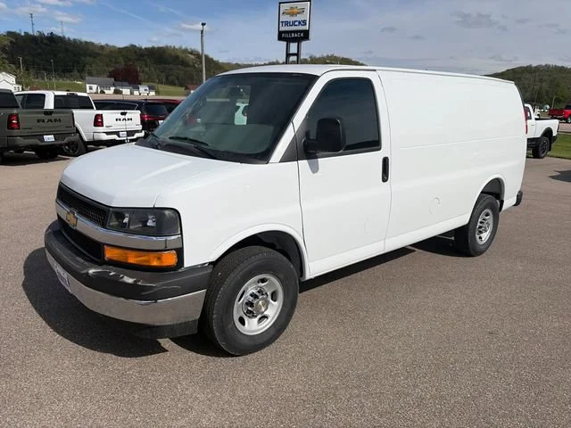2026 Chevrolet Express 2500 Work Van HD's photo