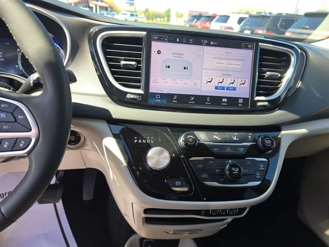 Used 2024 Bright White Clearcoat Chrysler Touring L image 23