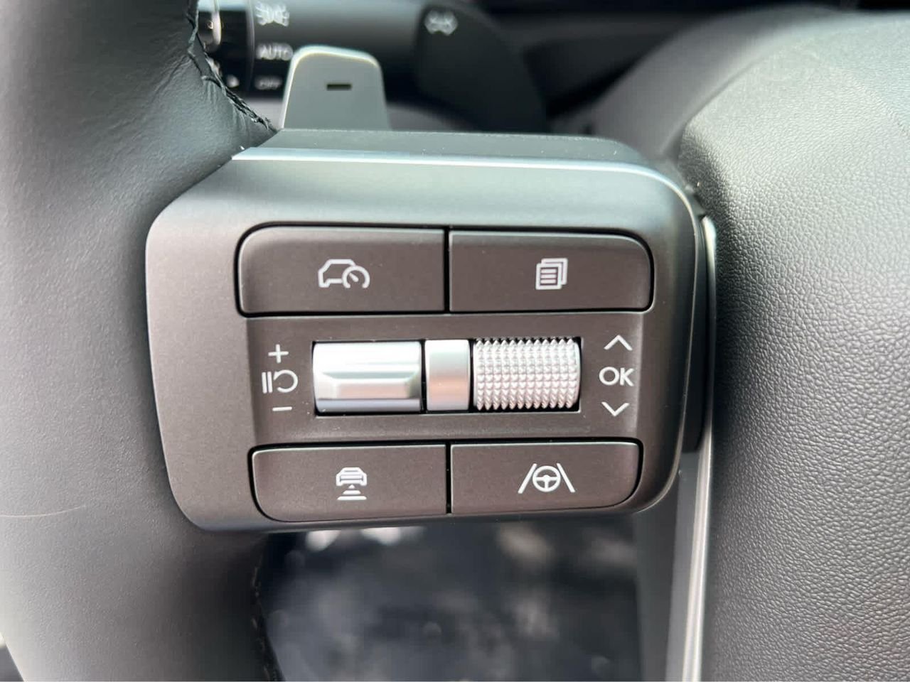 New 2026 Creamy White Pearl Hyundai SEL 7P image 31