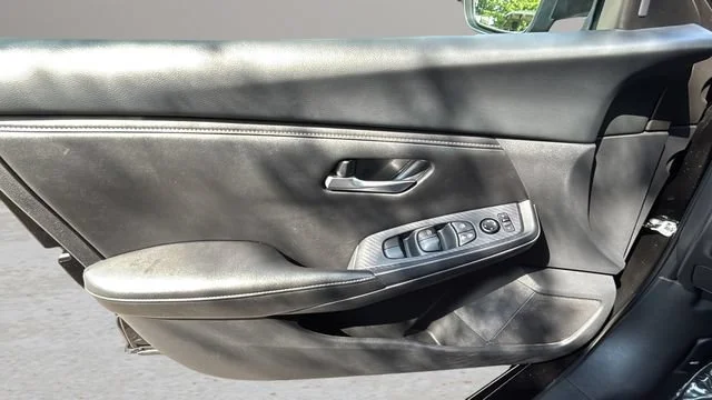 Used 2024  Nissan SV image 17