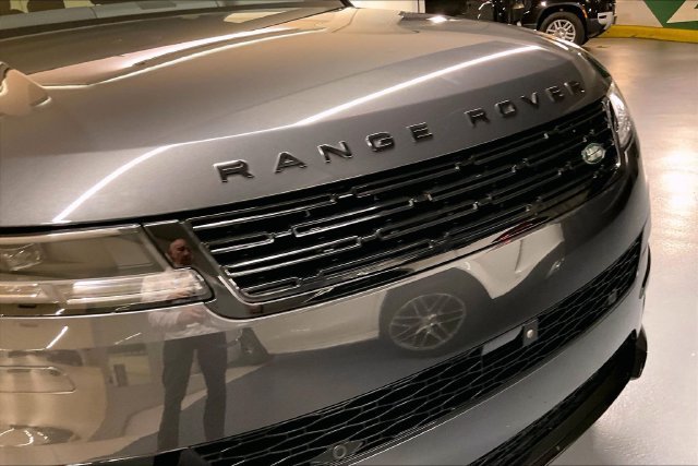 Used 2025 Gray Land Rover Dynamic SE image 33