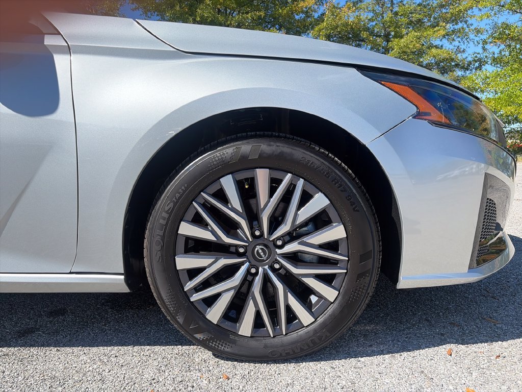 Used 2026 Silver Nissan 2.5 SV image 43