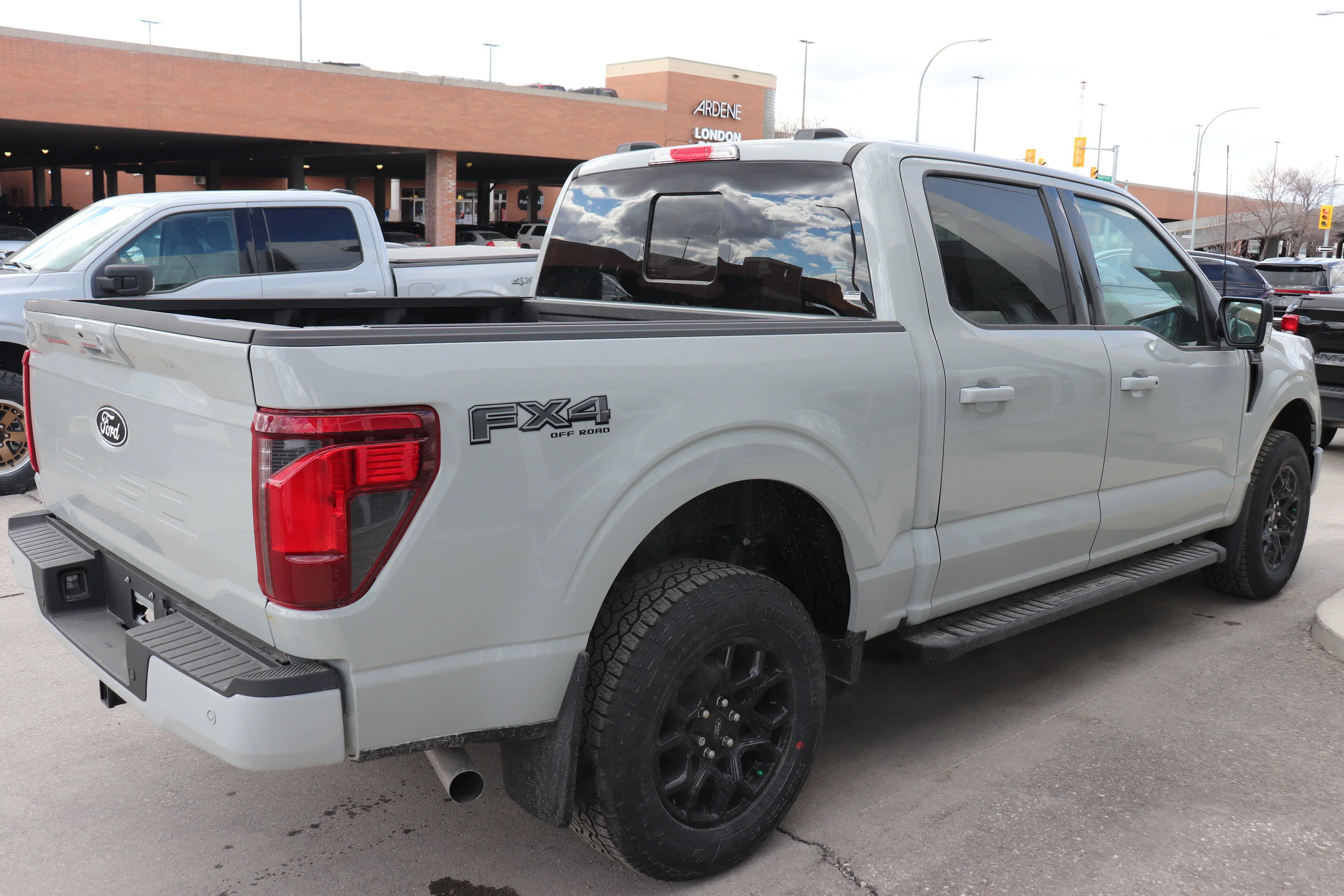 New 2026 AVALANCHE Ford XLT image 4
