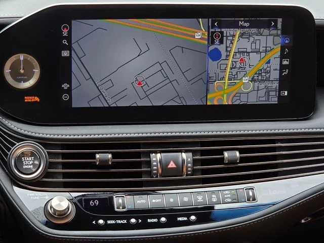 Used 2022 White Lexus 500 Base image 10