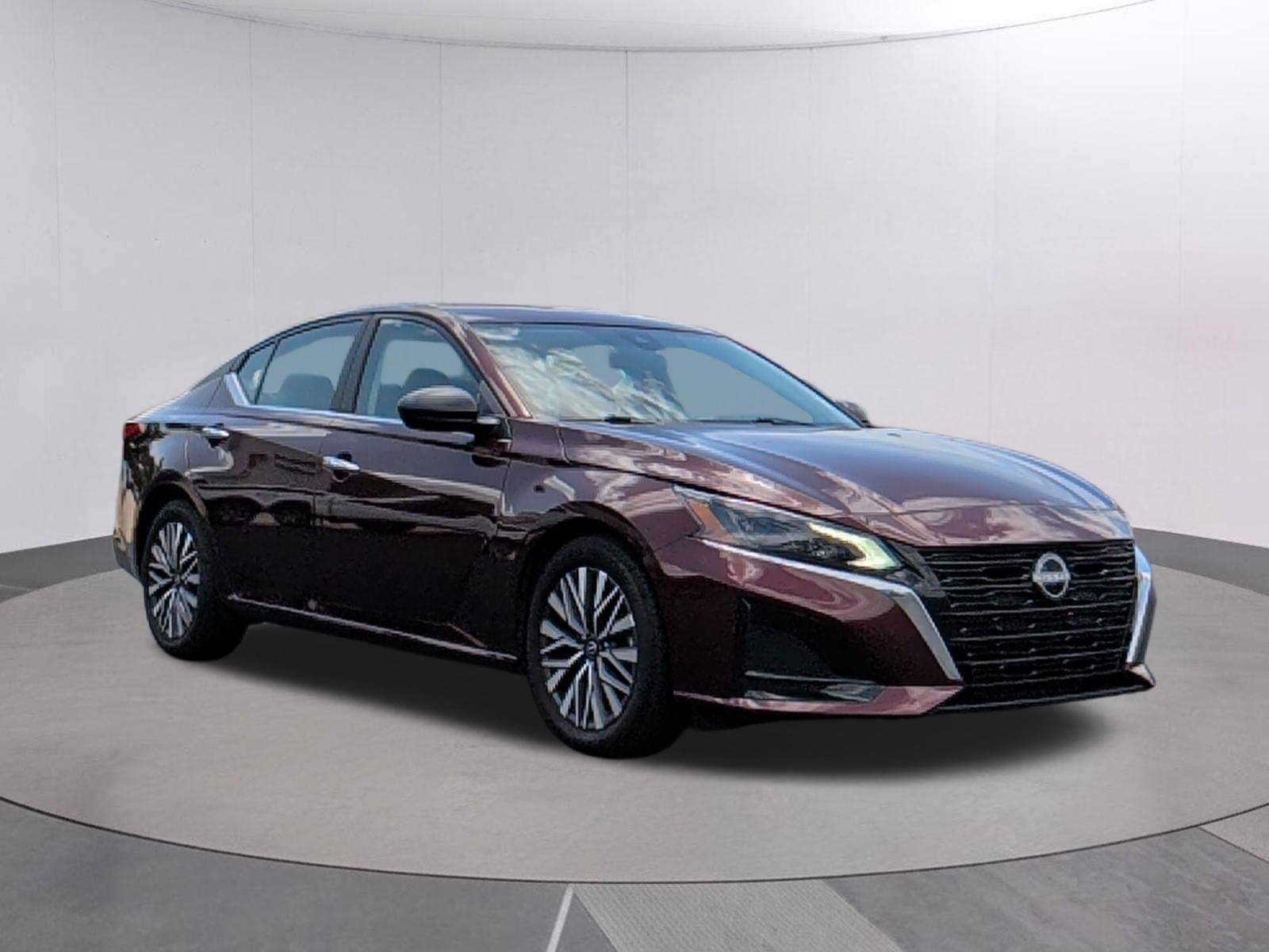 Used 2025 Garnet Pearl Metallic Nissan SV image 7
