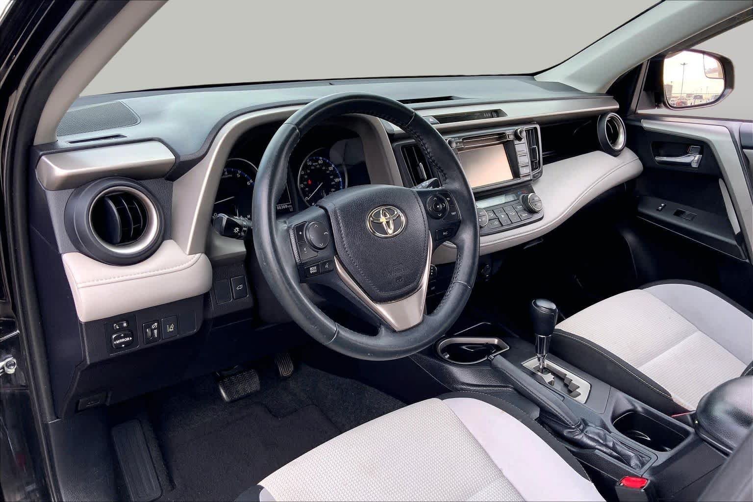 Used 2017 Black Toyota XLE image 17