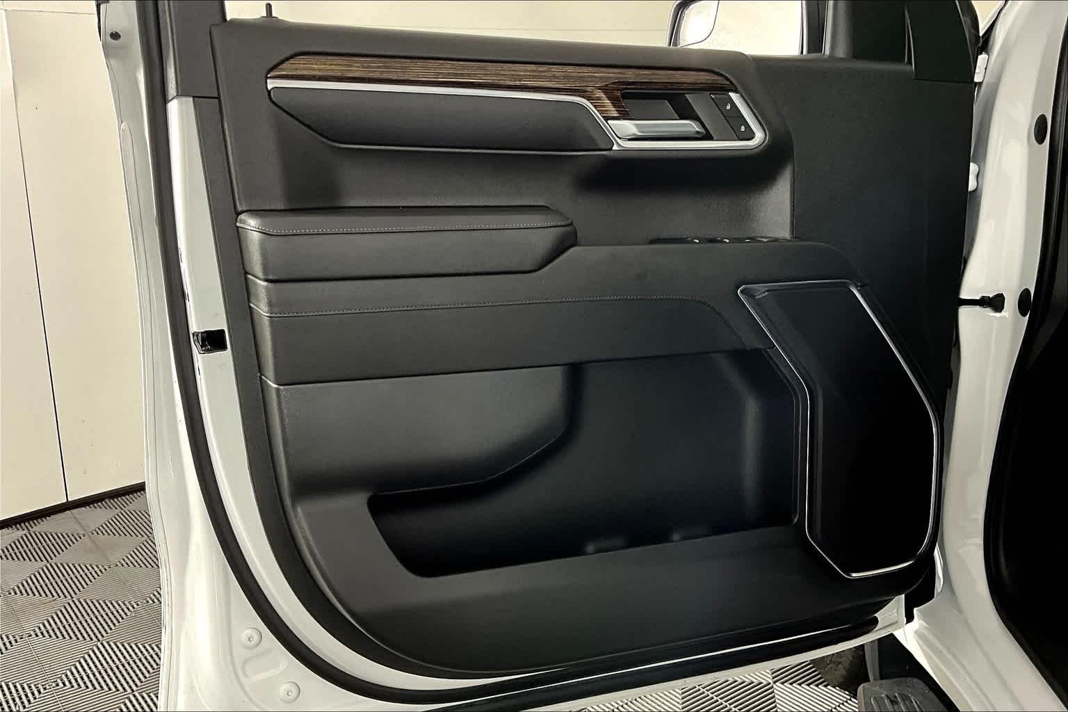 Used 2023 Summit White GMC SLE image 20