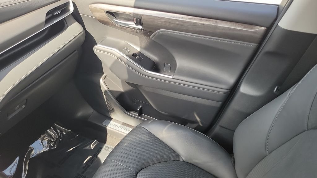 Used 2023  Toyota Limited image 13