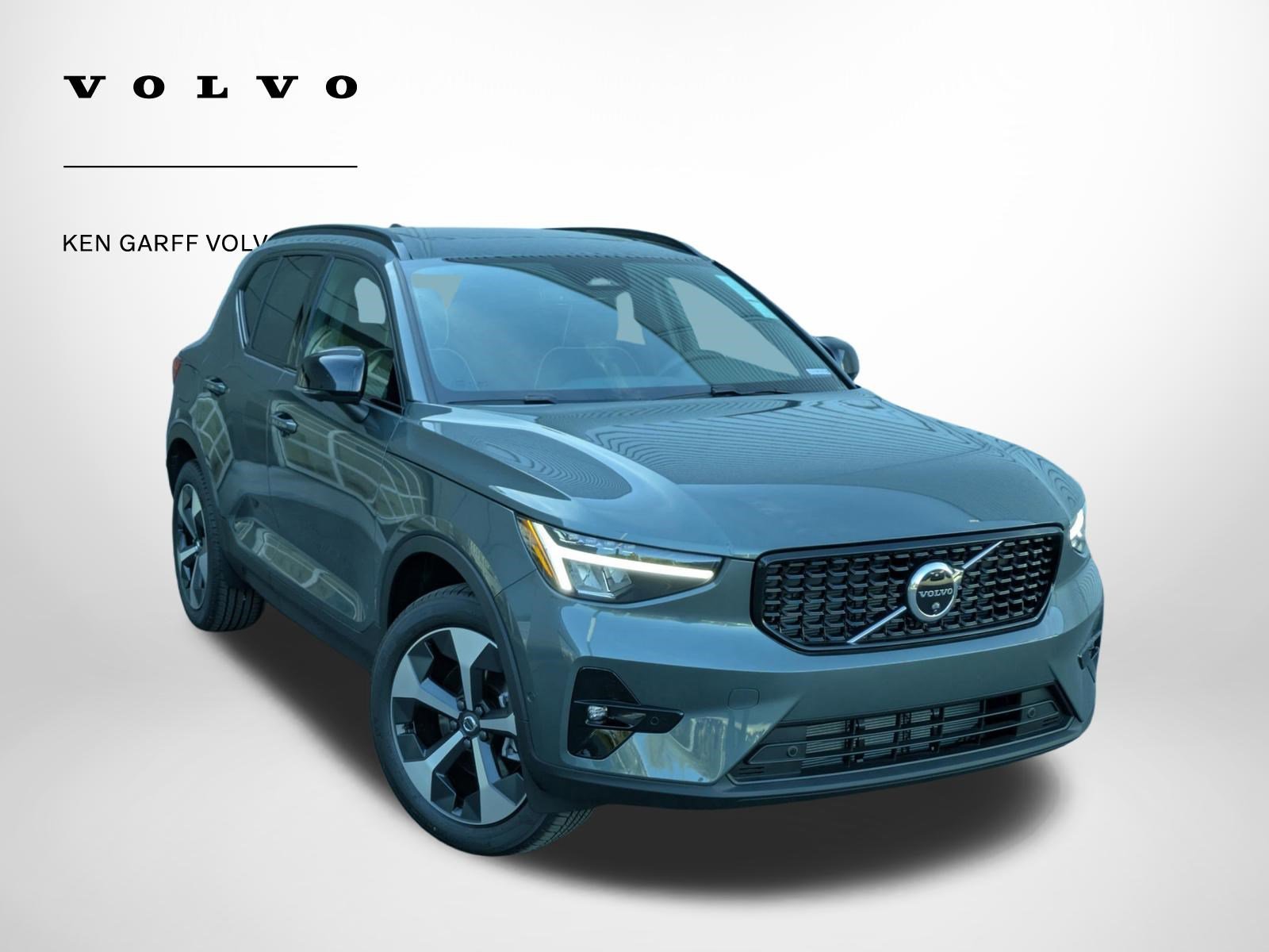 2026 Volvo XC40 B5 Plus Dark AWD's photo