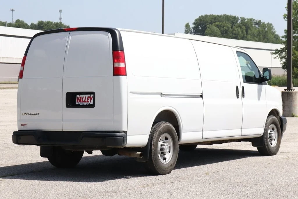 Used 2018 White Chevrolet Work Van image 9