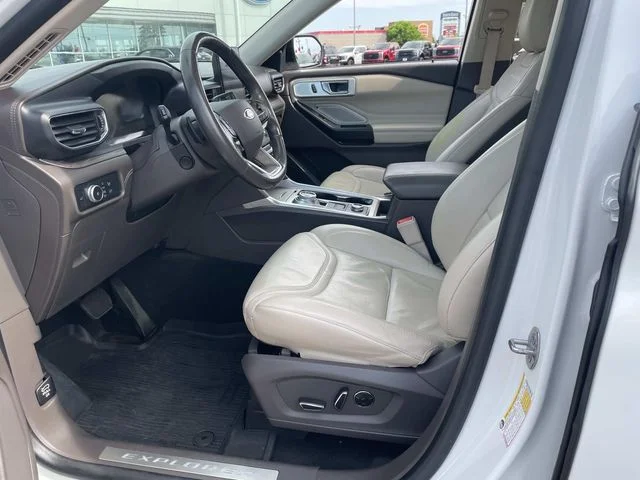 Used 2020 White Ford Platinum image 25
