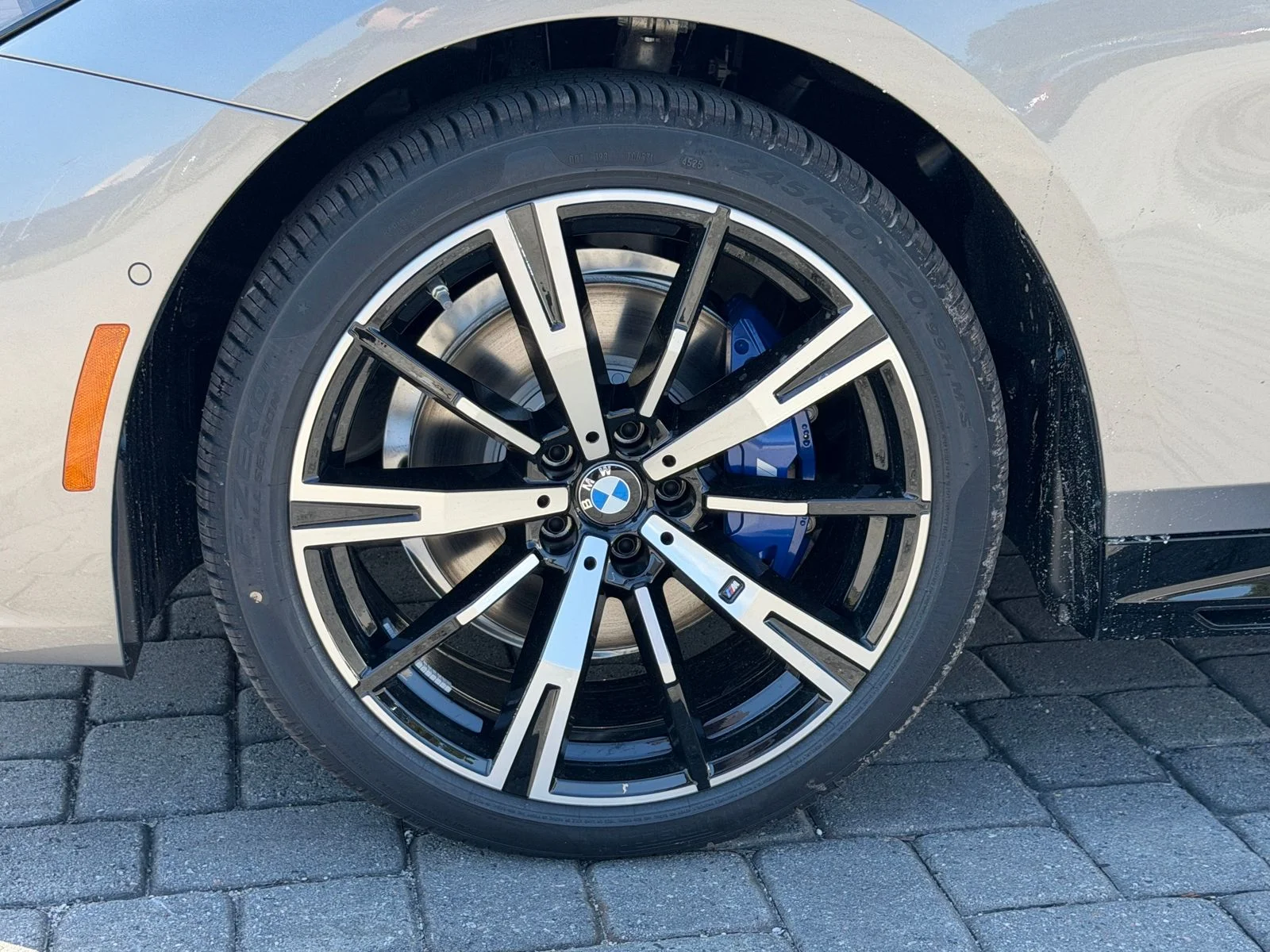 New 2026 Oxide Grey Metallic BMW 530i xDrive image 13