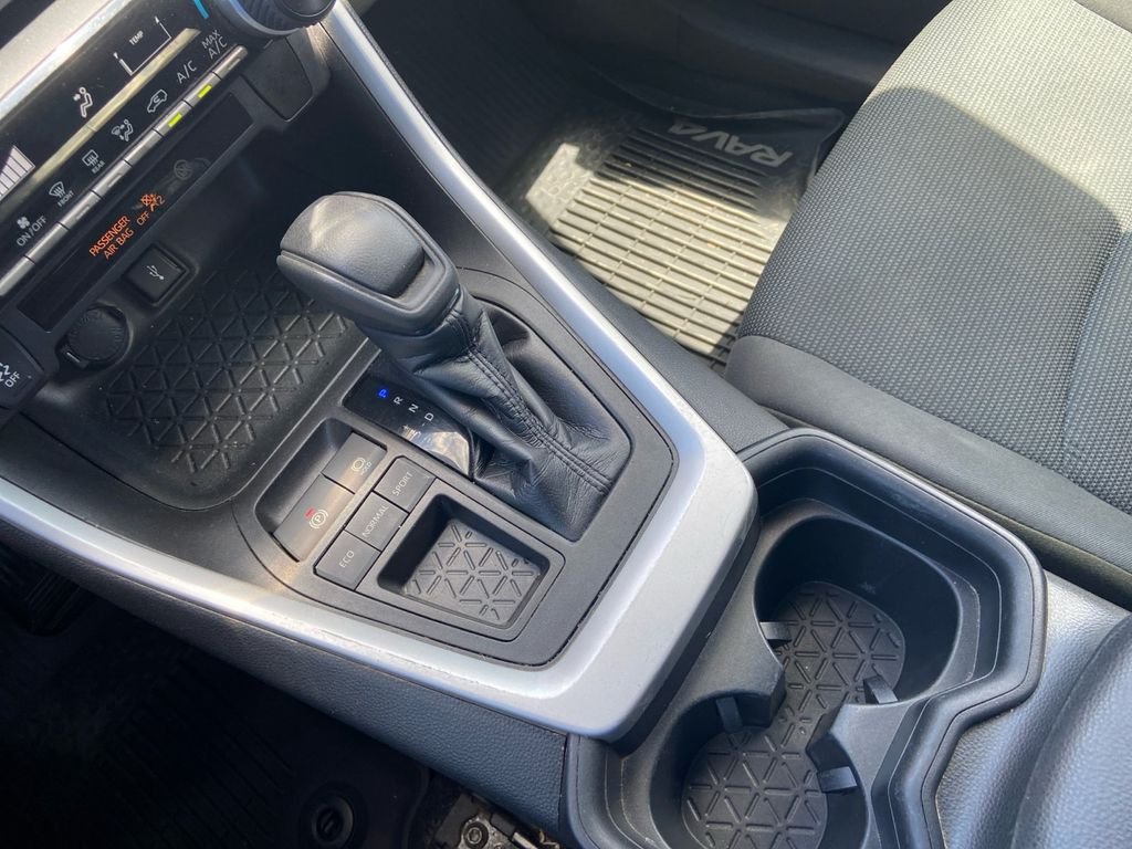 Used 2021 White Toyota LE image 18