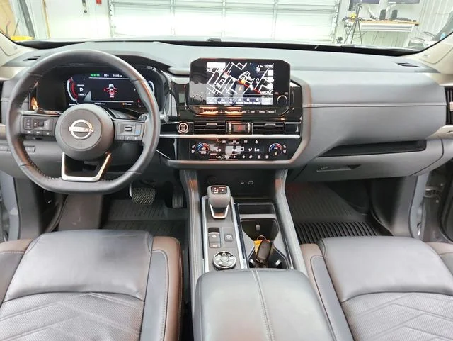 Used 2024 Gray Nissan Platinum image 27