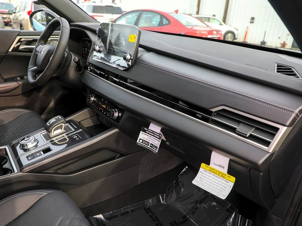 New 2025 Black Mitsubishi SEL image 19
