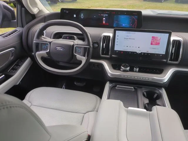 Used 2025 Gray Ford Platinum image 30