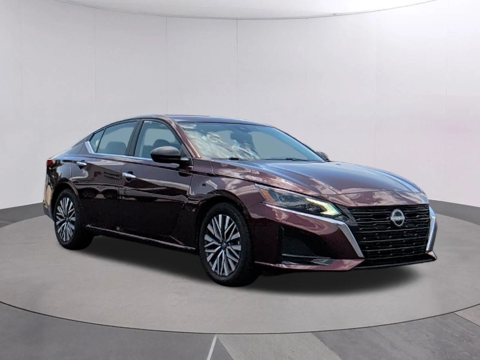 Used 2025 Garnet Pearl Metallic Nissan SV image 7