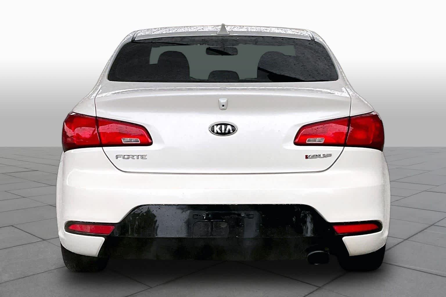 Used 2016 Snow White Pearl Kia EX image 5