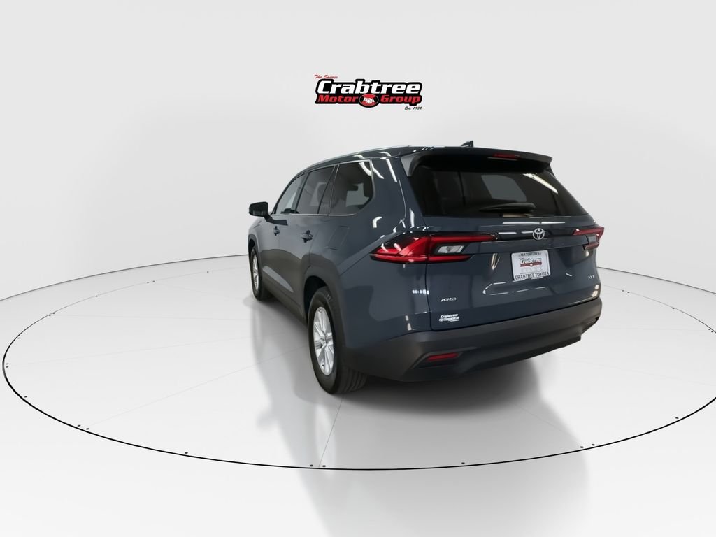 Used 2025 White Toyota XLE image 6