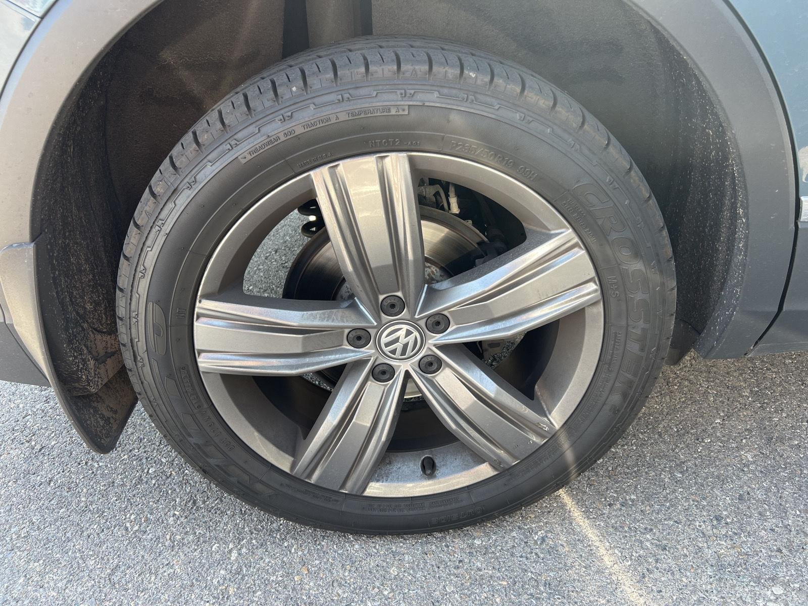 Used 2020 BLUE Volkswagen SE image 4