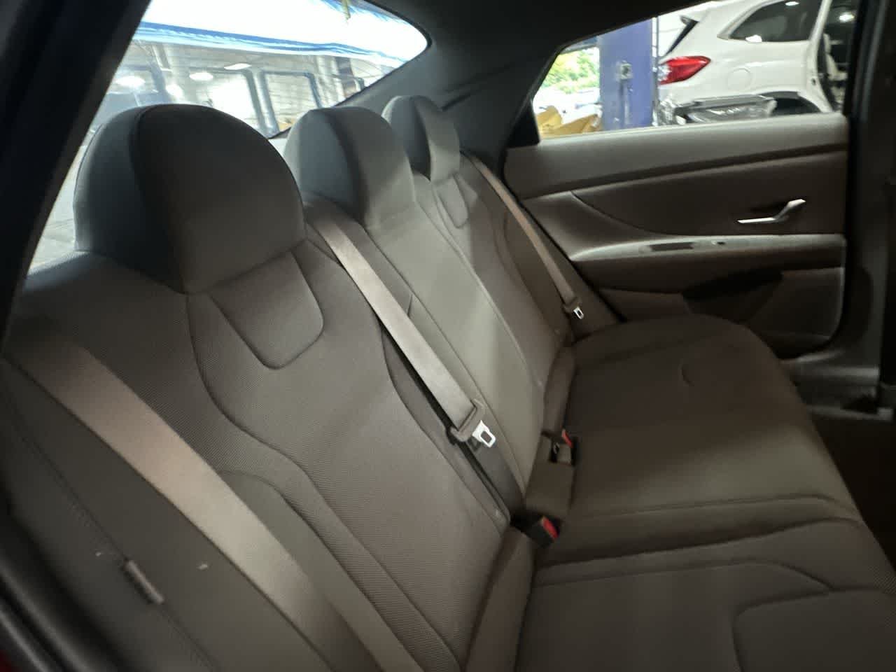 2025 Hyundai Elantra SE - Photo 26