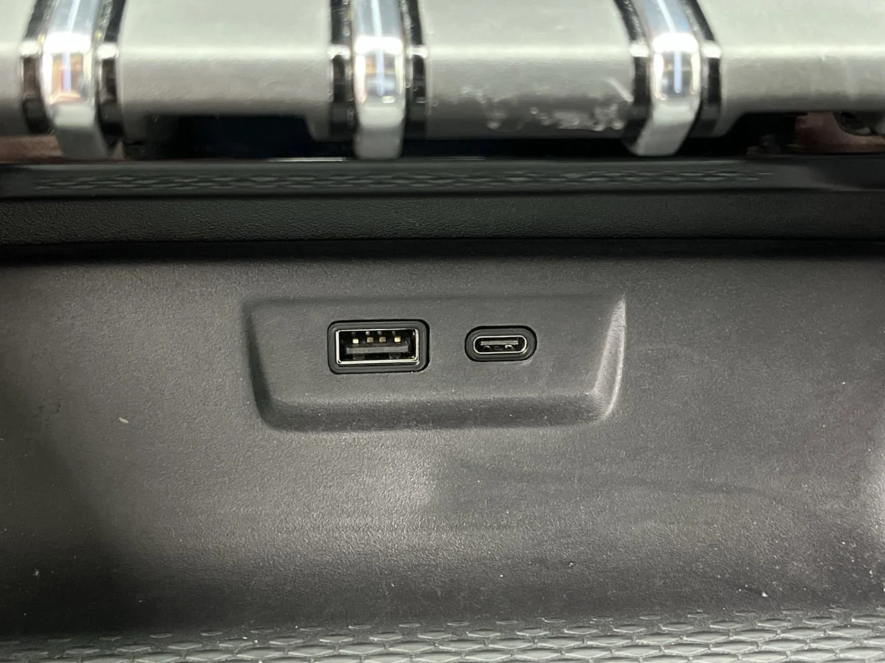Used 2025 Sterling Metallic GMC Elevation image 21