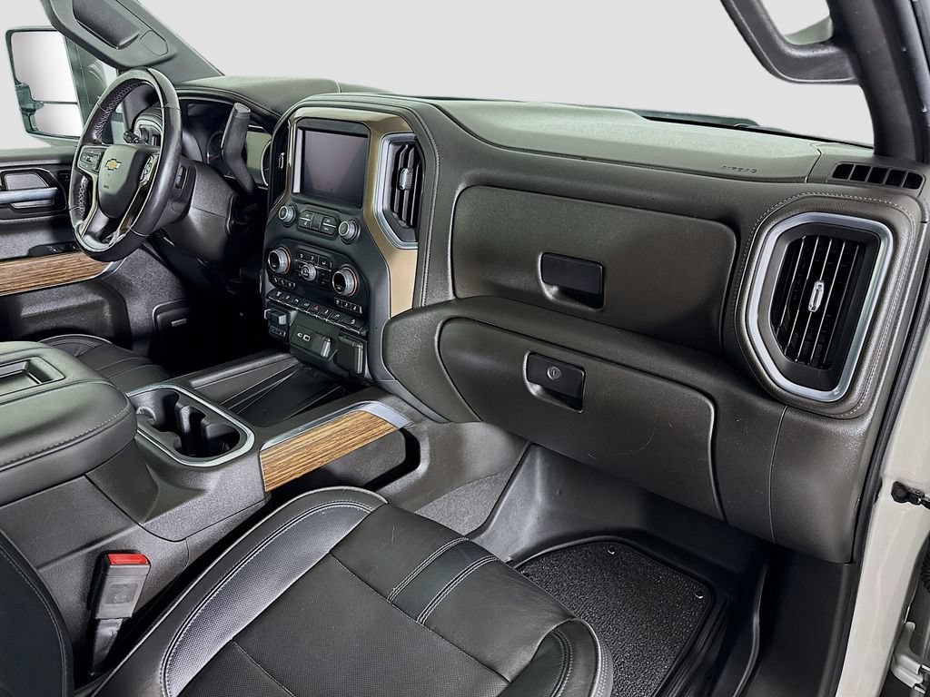 Used 2022 Silver Ice Metallic Chevrolet High Country image 30