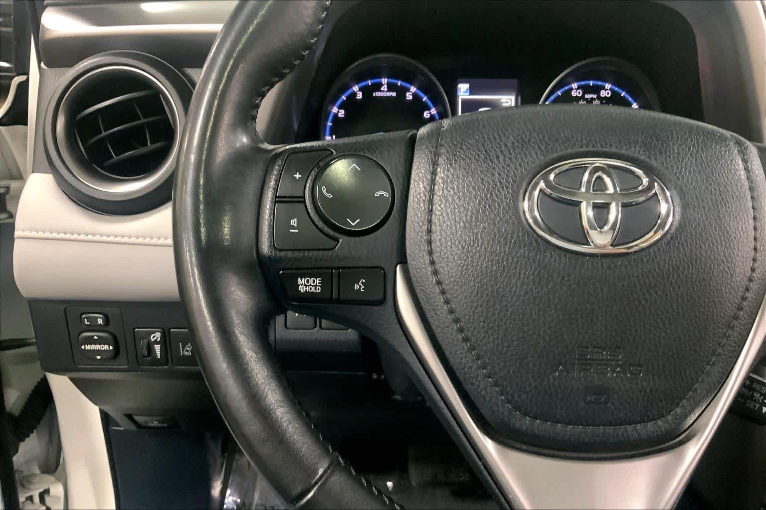 Used 2018 Super White Toyota XLE image 24